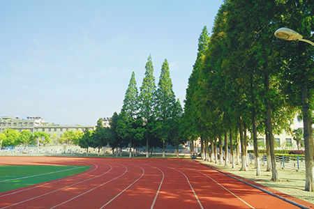 風(fēng)雨操場(chǎng)